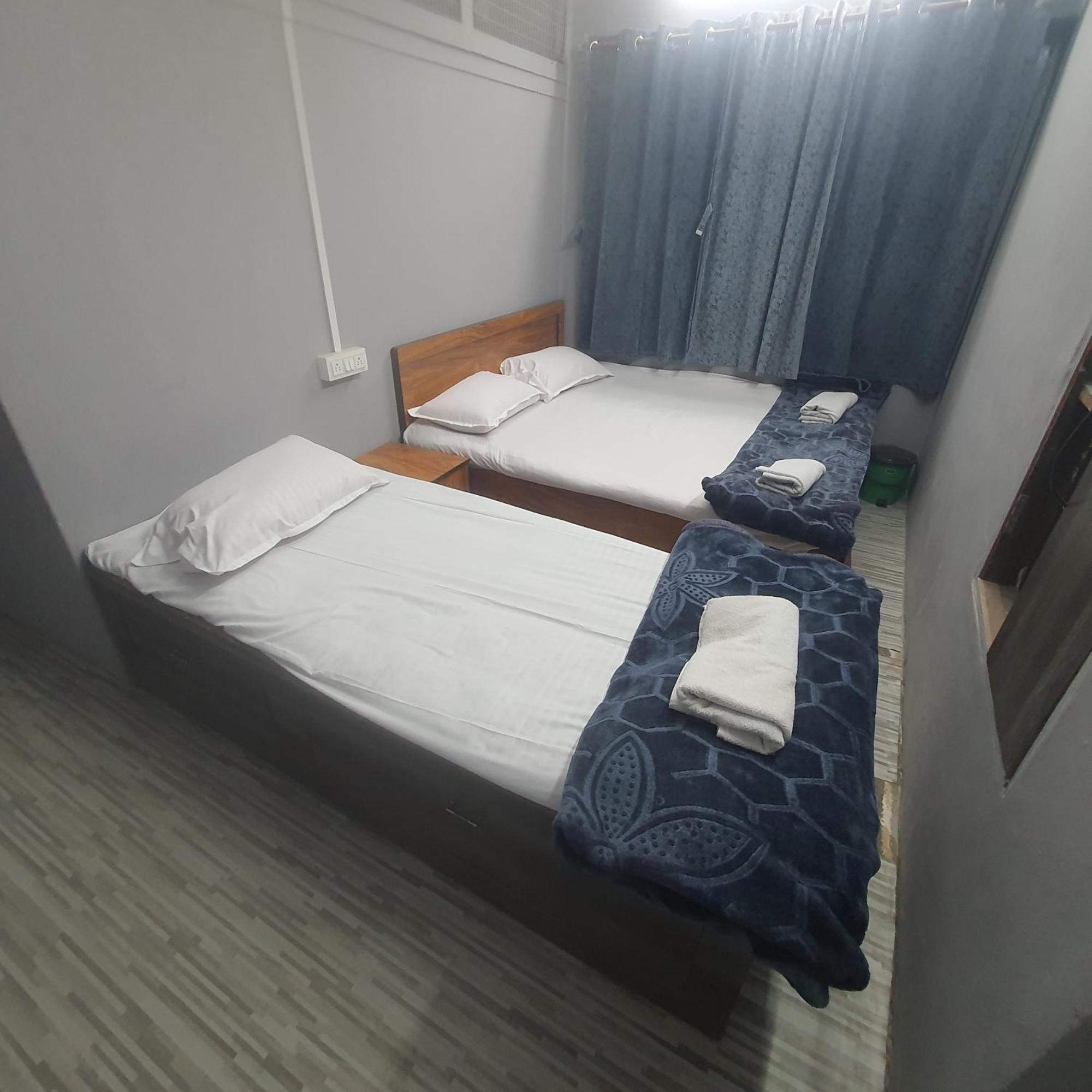 Hotel Family Stay Beside Railway Station Aurangabad  Bagian luar foto