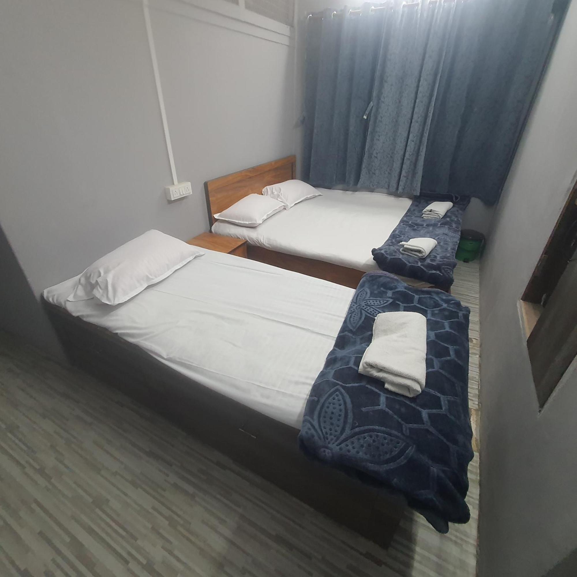 Hotel Family Stay Beside Railway Station Aurangabad  Bagian luar foto